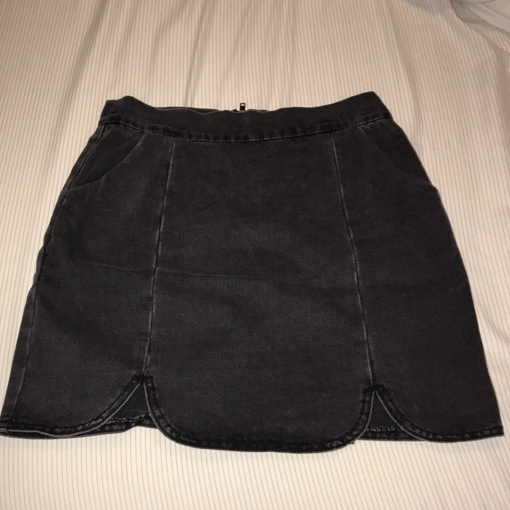 Gray/Black back zip skirt